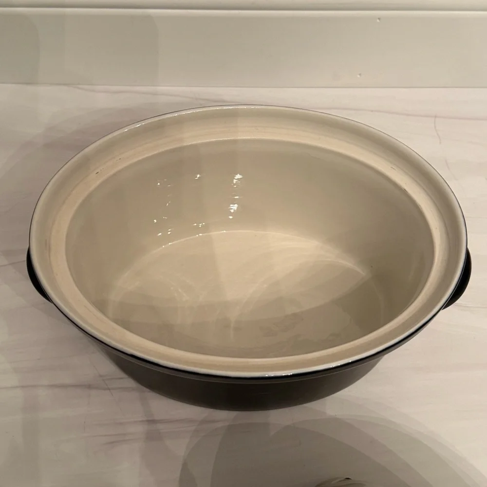 Vintage Hall Carbone White Duck on Black Nest Covered Casserole